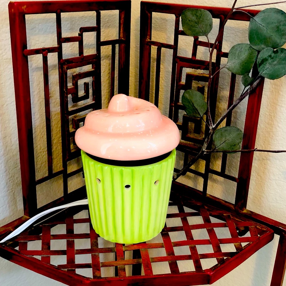 Scentsy Candle Warmer (cupcake)